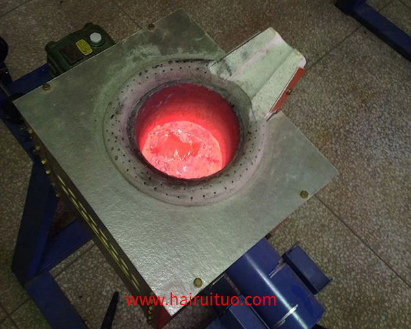小型實驗熔煉爐，特別是用於熔煉銅的中頻電爐，是實驗
