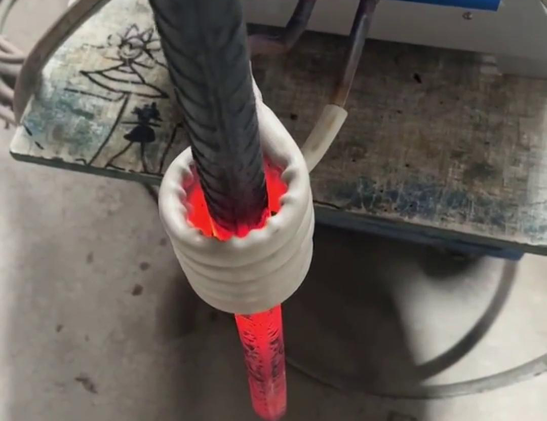 高頻萝莉社在线免费观看加熱設備在局部退火中的應用優勢和熱彎工藝中的創新應用(圖1)