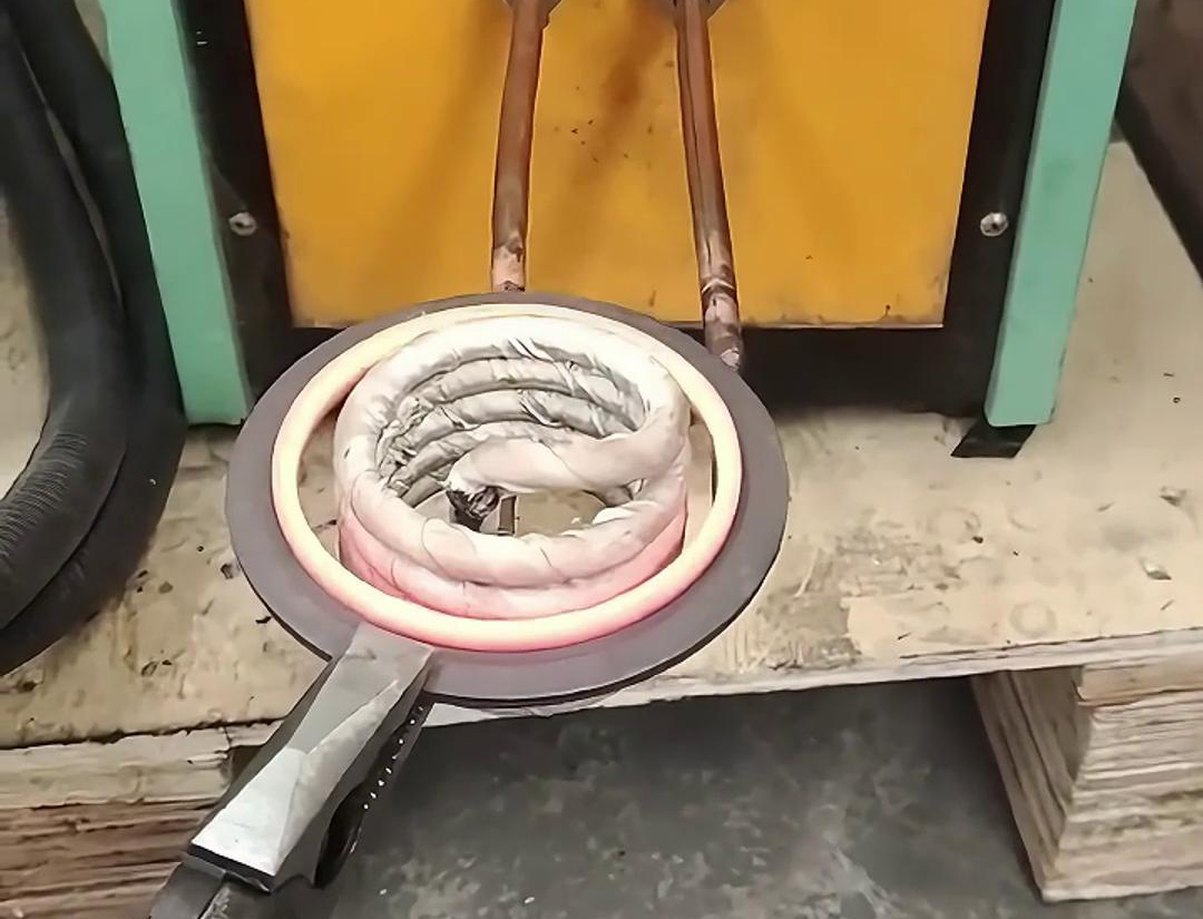 內孔加熱，就用高頻加熱機，因為它隻要220V電壓