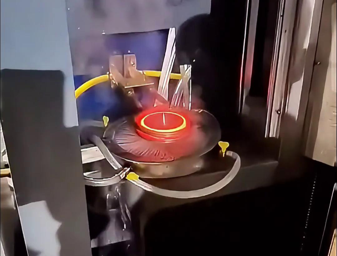 高頻萝莉社在线免费观看齒輪淬火是一種高效、精確且節能環保的齒輪表麵處理技術
