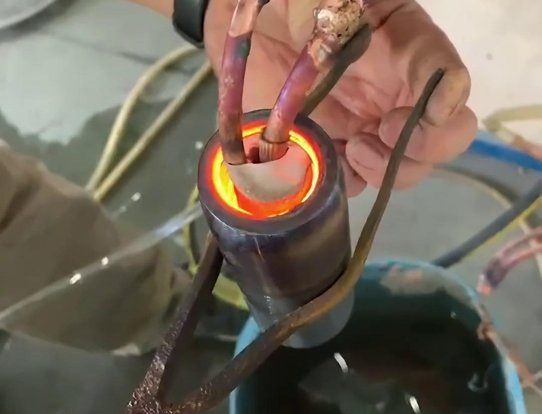 萝莉社官网APP高頻淬火機：汽配配件內孔熱處理的自動化解決方案(圖1)