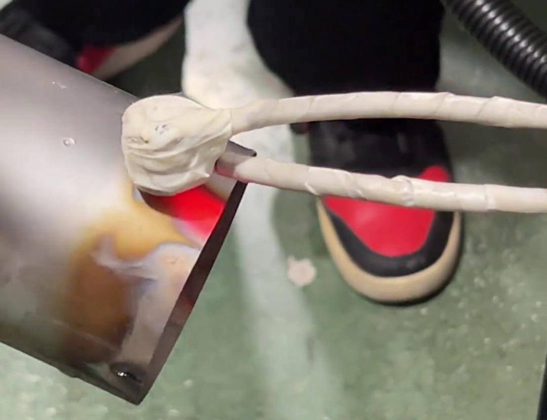 40KW高頻加熱機對不鏽鋼保溫杯杯壁進行局部加熱退火紅衝的工藝(圖1)